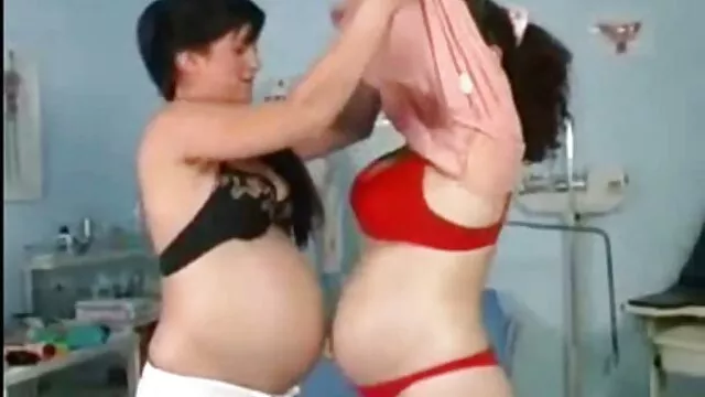 XXX sem registo  Duas belezas servem aos membros muitos pavilhões melhores site porno brasileiro