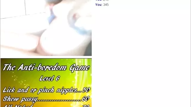 XXX sem registo  O tipo ajuda a masturbação, a loura a atingir o orgasmo. as 10 melhores atrizes pornô