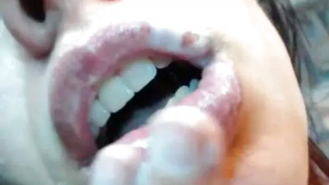 XXX sem registo  Lips busty girl chasing the pornô com brasileiras barrel hahala that stick in the WC