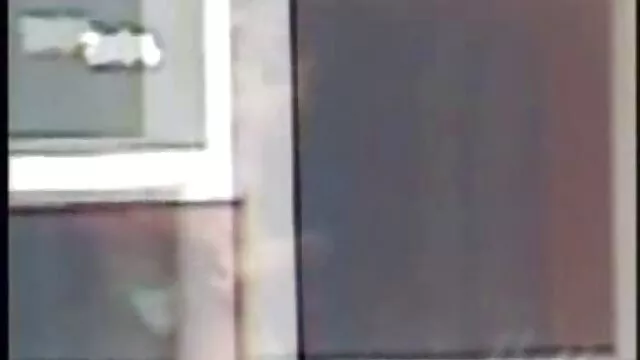 XXX sem registo  Um homem que está ansioso para picar e soprar o melhores sites brasileiros de porno empregado de mesa inclinado e cheio de luxúria
