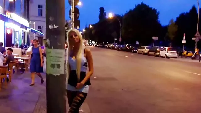 XXX sem registo  Duas jovens atrizes brasileiras fazendo filme pornô putas por favor um negro um homem saudável