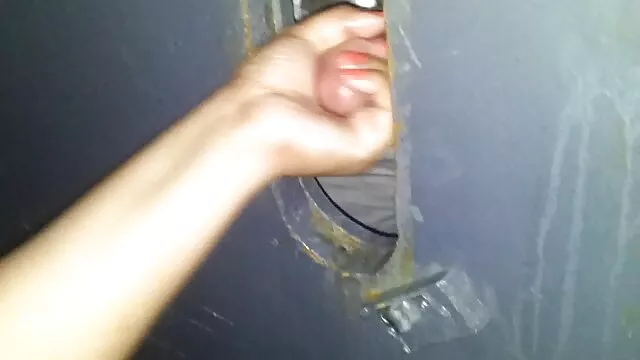 XXX sem registo  Miúda macia toca em frente filme porno de famosas brasileiras à Câmara