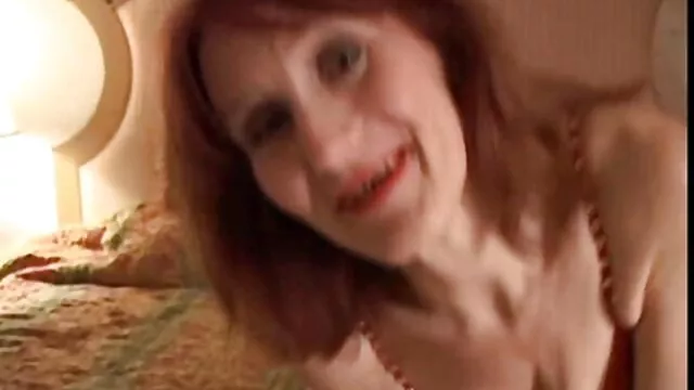 XXX sem registo  Uma senhora madura com Mamas grandes mete-se vídeos pornôs brasileiros 2019 com um homem do abastecimento de água na cozinha.
