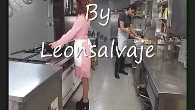 XXX sem registo  Sexo matinal de um casal filme pornô das atriz brasileira atraente