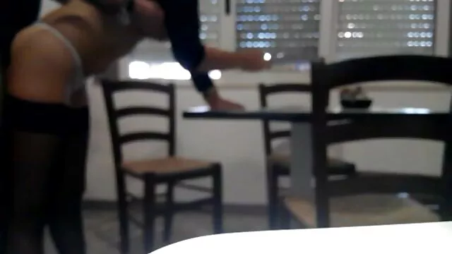 XXX sem registo  A senhora seduz um homem no seu quarto vídeos pornôs com brasileiras e abre-lhe as pernas devido a um se duck emocional.