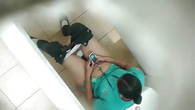XXX sem registo  O busty Hardcore adora filme de pornô com atriz brasileira sentar-se na pila