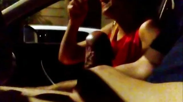 XXX sem registo  Loura mostra como satisfazer filmes pornos antigos brasileiros um homem