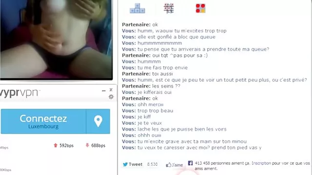 XXX sem registo  Um jovem casal tem assistir vídeos pornôs brasileiros um piquenique emocionante em um belo parque