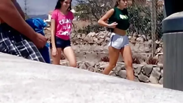 XXX sem registo  Pegue um grande ombro largo no caminho e suavemente fazer uma variedade de vídeos de pornôs brasileiros poses