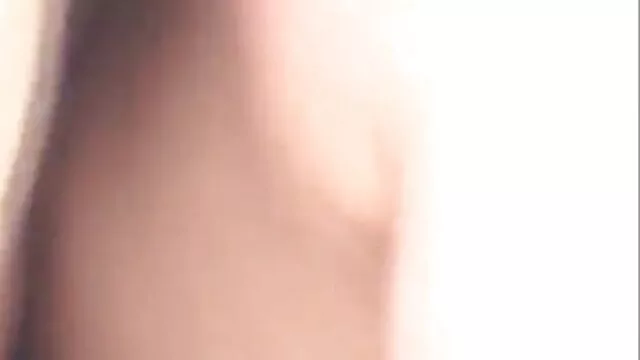 XXX sem registo  Krala excitada satisfaz-se com um vibrador enorme vídeos pornôs nacionais