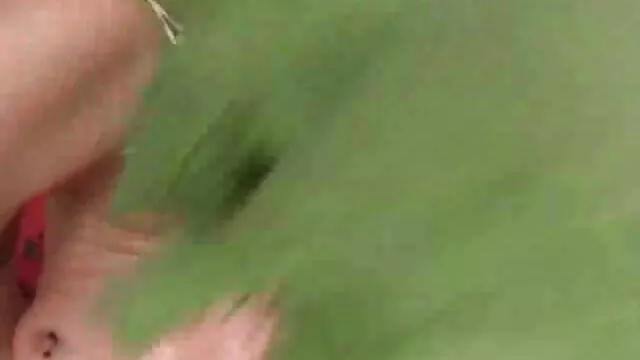 XXX sem registo  A rapariga esbelta filme porno nacional anos 90 desistiu de três buracos