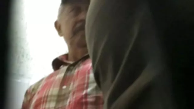XXX sem registo  Os filme porno com atores brasileiros jogadores encontraram meias de renda nas meias e fizeram um ménage à trois.