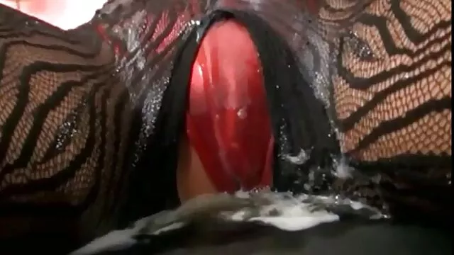 XXX sem registo  A atriz pornô brasileira loira desiste alegremente em frente à lente da Câmara