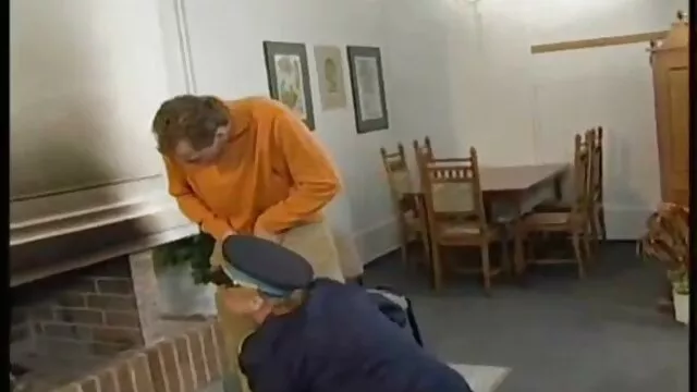 XXX sem registo  Johnny peca filmando na câmera enquanto ele estava pornos atuais fritando duas mulheres bonitas