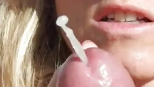 XXX sem registo  Uma jovem melhores atrizes do porno nacional a saltar na pila de um velho